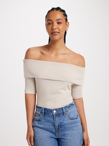 Mila Off Shoulder Top                                                                                                           