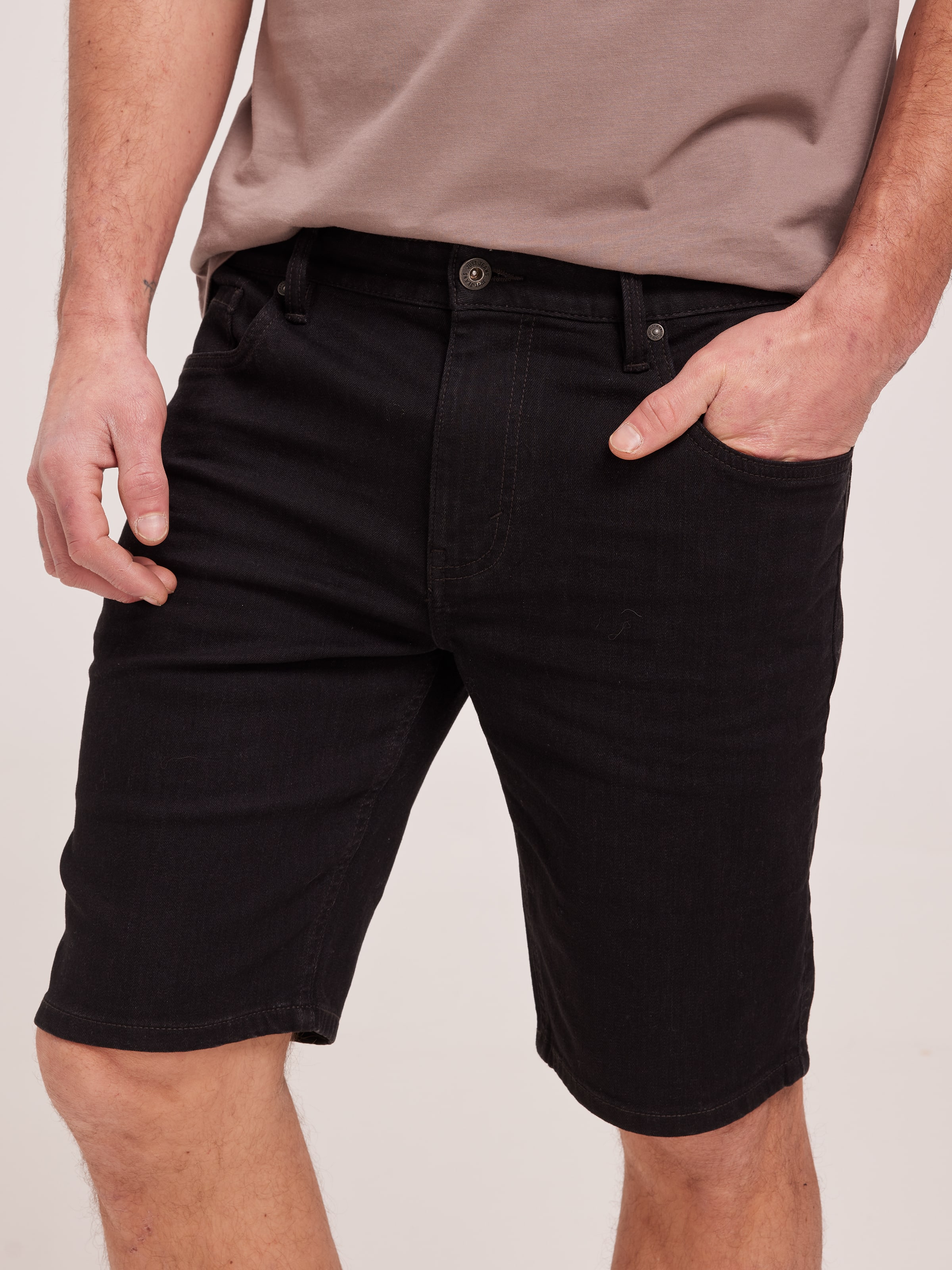 Just Black - Comfort Stretch Fray Short